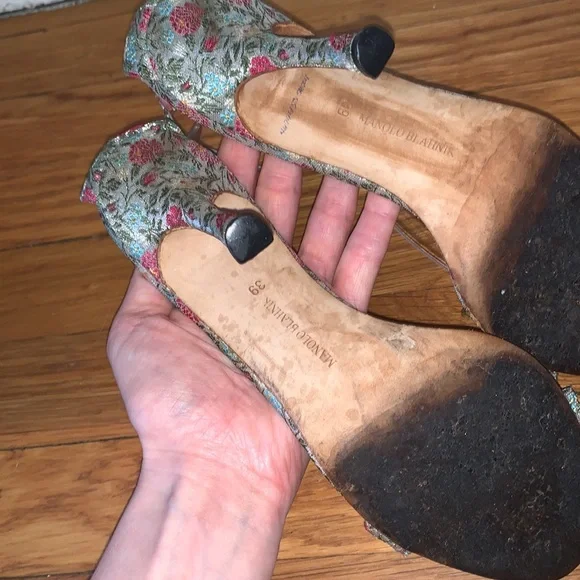 Manolo Blahnik Brocade Floral Heels, 39 or 8.5 - Picture 8 of 13